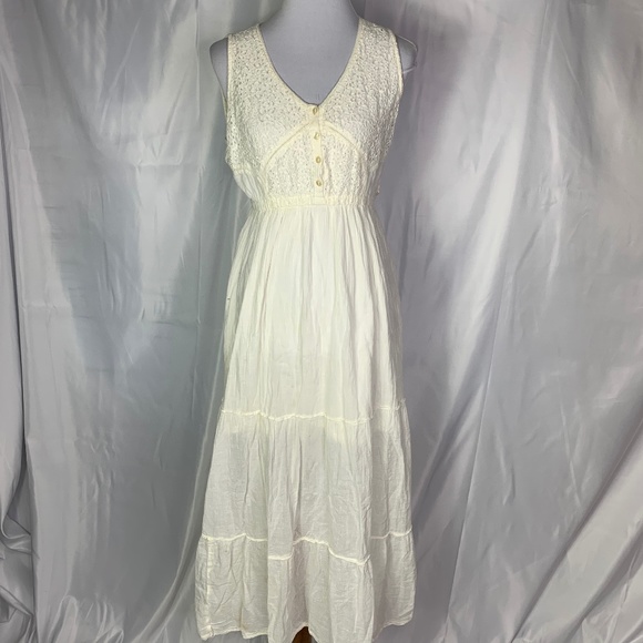 S.r. Fashion Dresses & Skirts - Sleeveless Ivory eyelet lace peasant maxi dress xl
